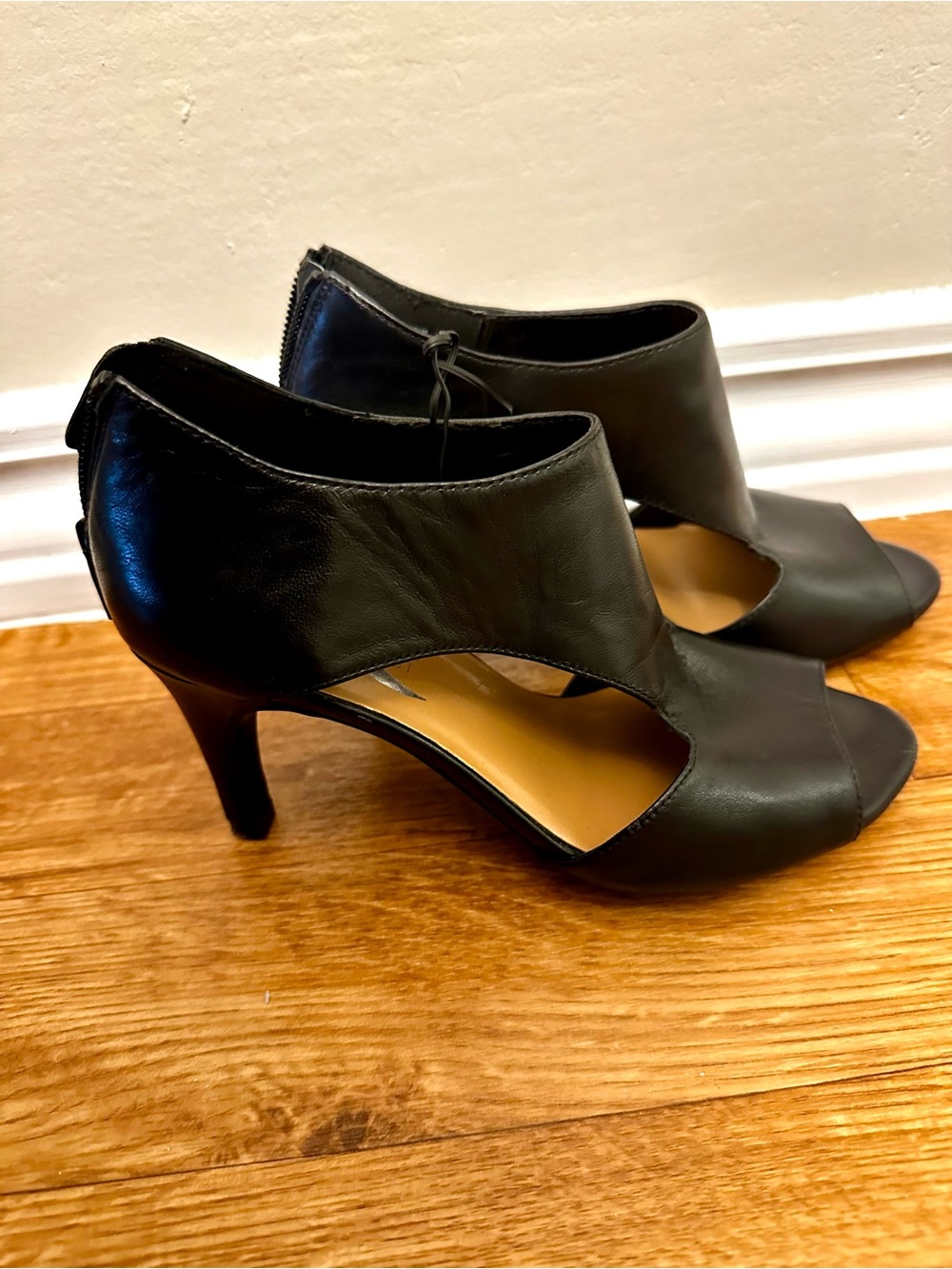 Aerosoles Heel Rest Black Cutout Peep Toe Booties Heels Size 5.5 - Picture 3 of 8